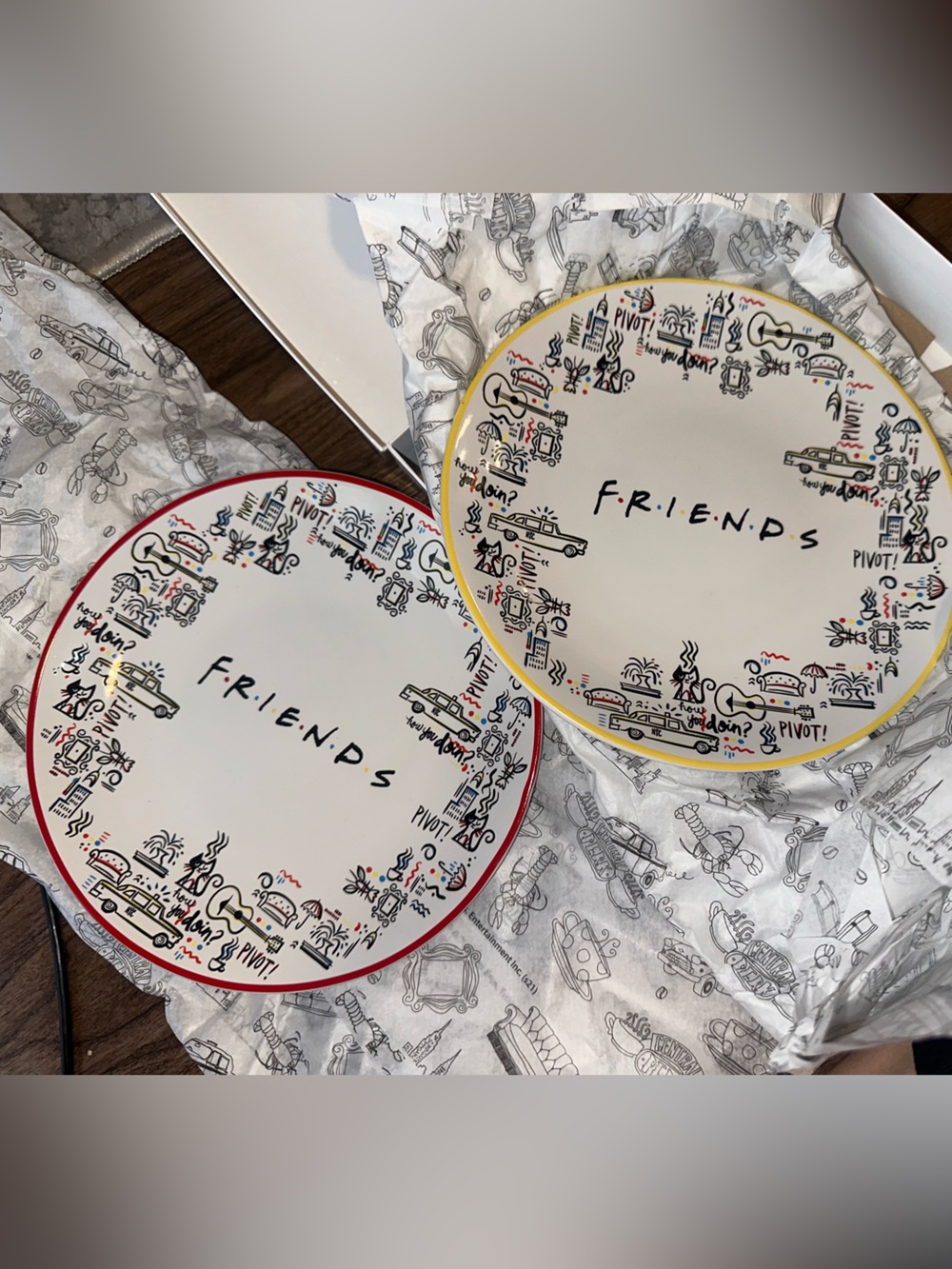 NWT Friends Tv Show Plate Set Of 2